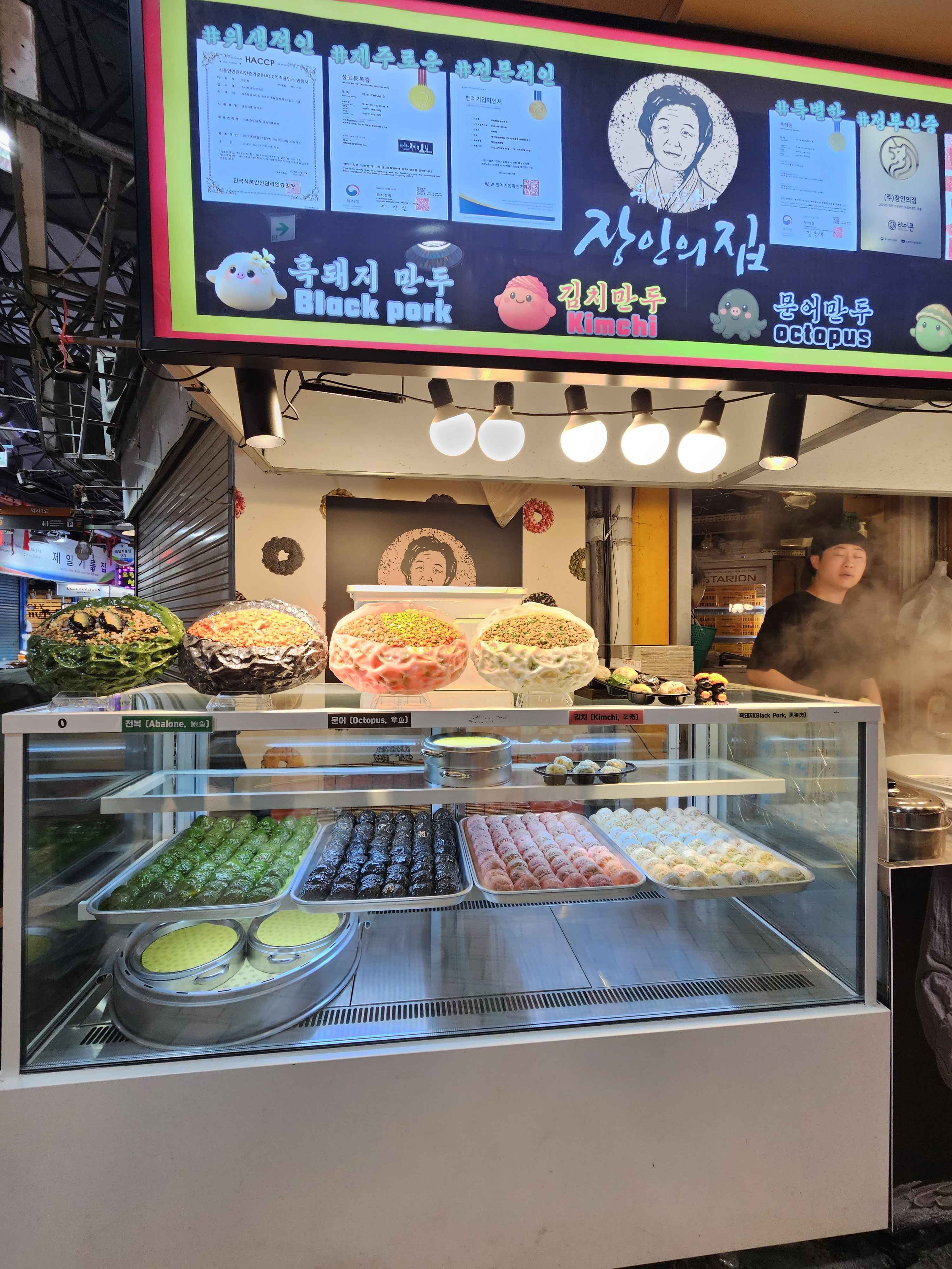 제주 여행의 밤을 밝히는 맛의 향연! 동문시장 야시장 완전 정복기 (feat. 주차 꿀팁까지)